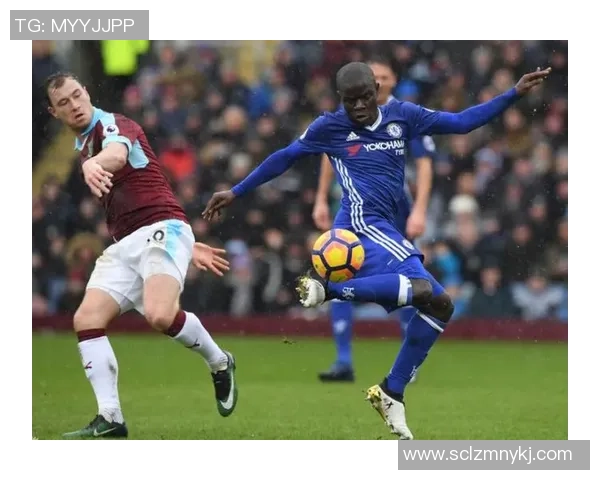 足球明星驾车风采尽显瞬间捕捉车上生活的独特魅力与个性展示